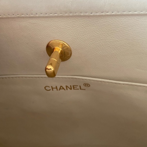 Chanel Vintage Quilted Lambskin 24K gold Plated hardware Handbag - Picture 14 of 15